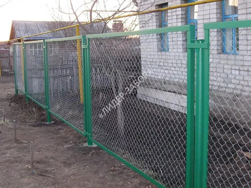 Цена Секционный забор зеленого цвета из сетки рабицы в Москве Купить Секционный забор зеленого цвета из сетки рабицы
